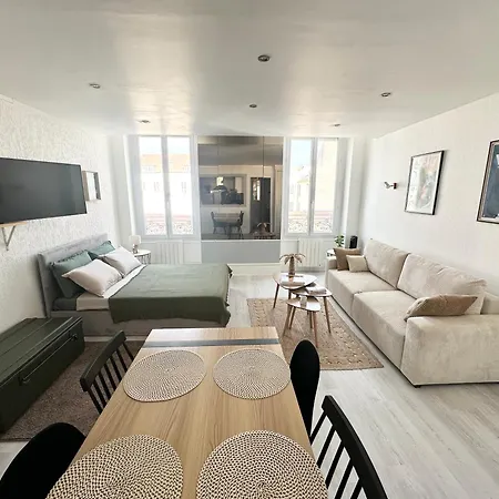 Cosy Parcs Opera Apartment *